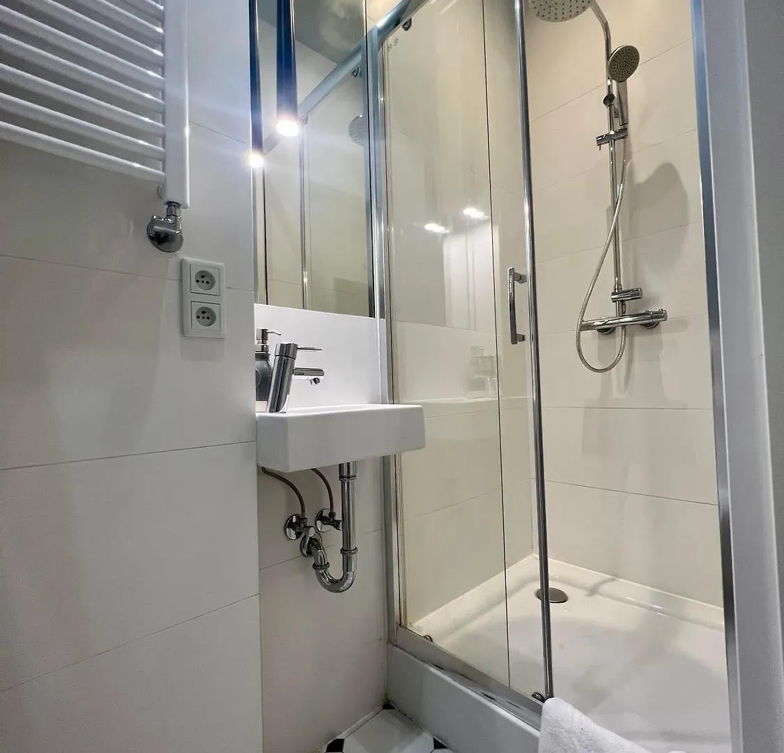 Unitapartament Delux Warszawa Centrum Blisko Plac Zbawiciela Hala Koszyki Metro Politechnika Jest To Elegancki I Wygodny Apartament Na Noclegi I Pobyt W Warszawie - Zapraszamy ポーランド