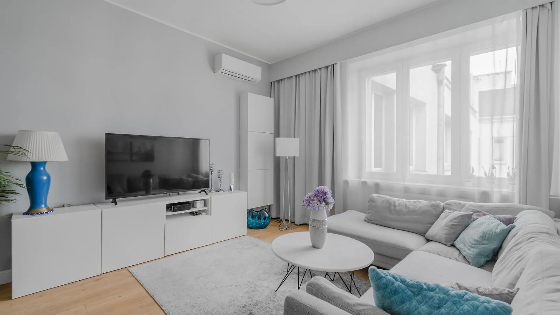Unitapartament Delux Warszawa Centrum Blisko Plac Zbawiciela Hala Koszyki Metro Politechnika Jest To Elegancki I Wygodny Apartament Na Noclegi I Pobyt W Warszawie - Zapraszamy location